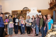 Группа студентов Камышловского педагогического колледжа на практике в музее